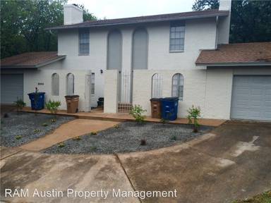 Main picture of 8000 Sonnet Ave