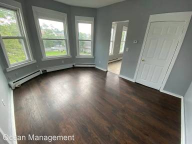 Main picture of 128 Henry St