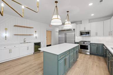 Main picture of 2318 Johnson St NE