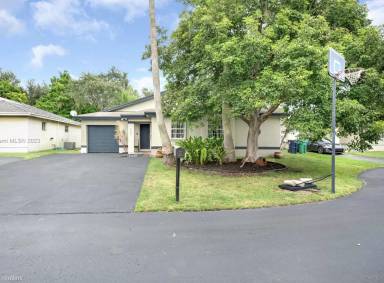 Main picture of 20305 SW 86th Ct