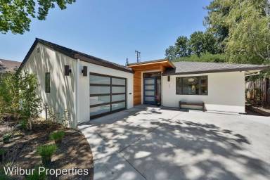 Main picture of 109 Lois Ln