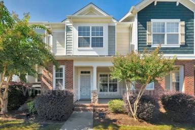 Main picture of 127 Walnut Cove Dr