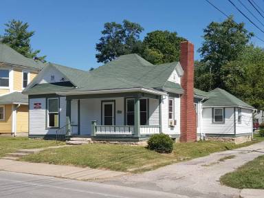 Main picture of 301 E 10th St