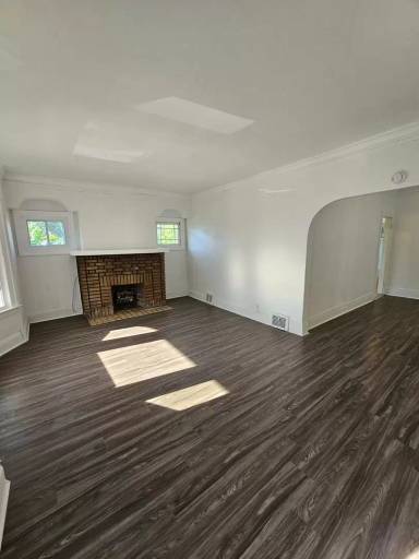 Main picture of 1111 E 114th St