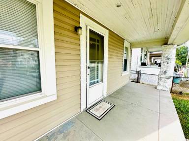 Main picture of 120 W Garrett St
