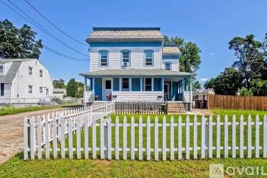 Main picture of 11 Fowler Ave