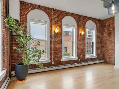 Main picture of 547 Congress St