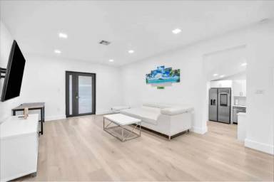 Main picture of 10010 NW 2nd Ave
