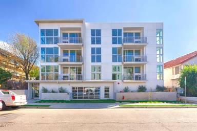 Main picture of 738 S Ogden Dr