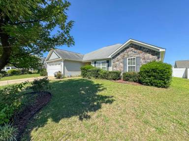 Main picture of 136 Ivy Stone Dr