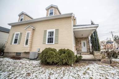 Main picture of 1424 N Division St