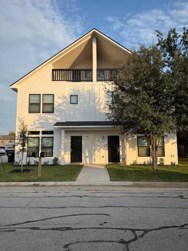 Main picture of 204 Fidelity St