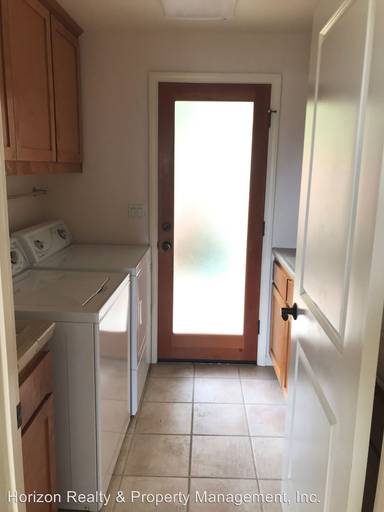 Main picture of 2671 Maple Ave