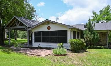 Main picture of 412 Half Moon Way