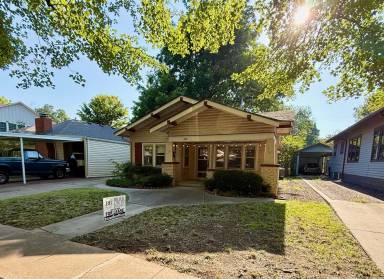 Main picture of 445 College Ave