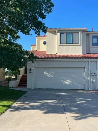 Main picture of 2000 Vista Dr
