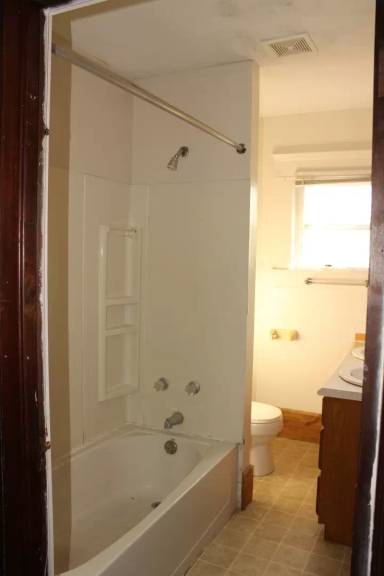 Main picture of 507 W Riverside Ave