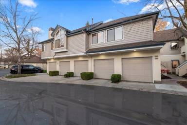 Main picture of 964 E Riverpark Ln