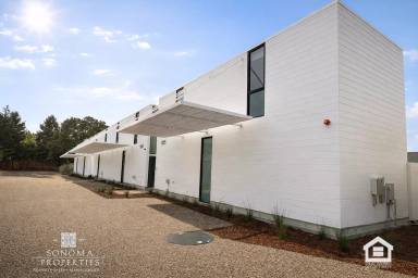 Main picture of 1205 Broadway