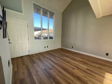 Main picture of 4240 N Longview Ave