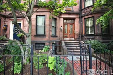 Main picture of 387 Commonwealth Ave