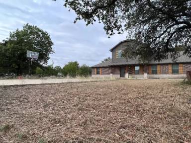 Main picture of 102 Cedar Creek Dr