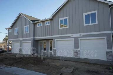 Main picture of 435 N 2nd Ave N