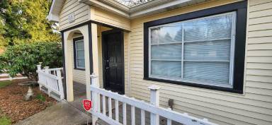 Main picture of 5126 SE Monroe St