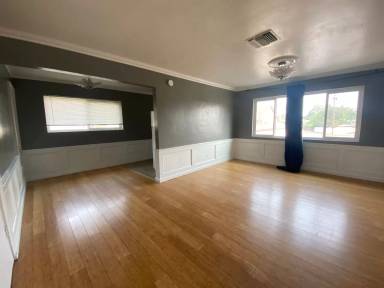 Main picture of 2526 Drake St
