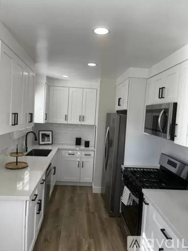 Main picture of 2923 Manhattan Ave