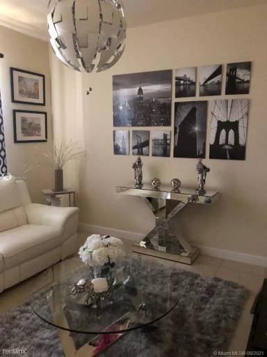 Main picture of 552 SE 32nd Ave