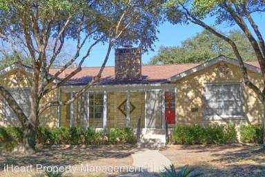 Main picture of 215 Calumet Pl