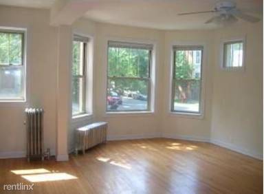 Main picture of 2453 N Spaulding Ave