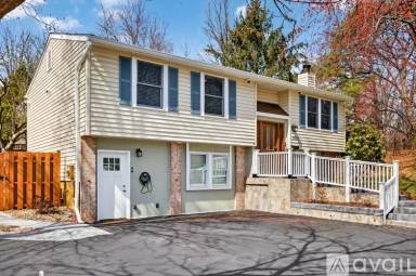 Main picture of 19204 Saint Johnsbury Ln
