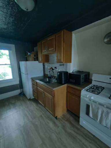 Main picture of 102 Center Ave