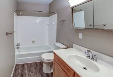 Main picture of 2323 Shoreland Ave