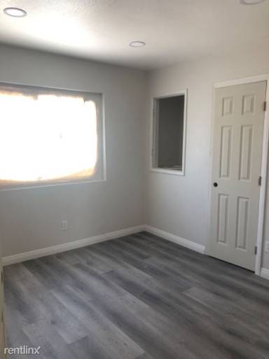 Main picture of 328 S Jones Blvd