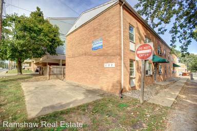 Main picture of 102 N Lincoln Ave