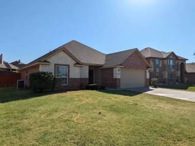 Main picture of 1720 Lakeway Dr