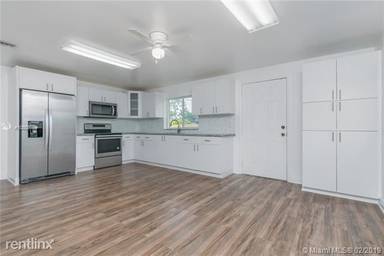 Main picture of 5000 SW 97th Ave