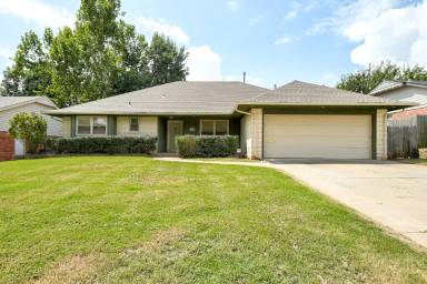 Main picture of 4012 NW 62nd Ter