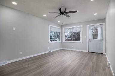 Main picture of 927 Park Ave W