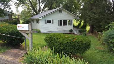 Main picture of 111 E Wadsworth Cir