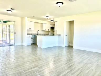 Main picture of 800 Willow Dr
