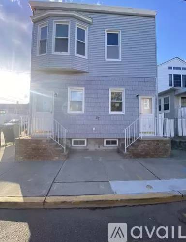Main picture of 27 Gold St
