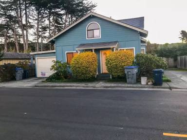 Main picture of 390 4th St