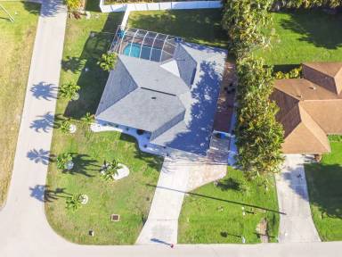 Main picture of 245 SW 47th St