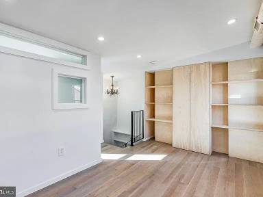 Main picture of 2212 Panama St