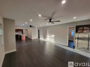 Main picture of 821 S Van Ness Ave