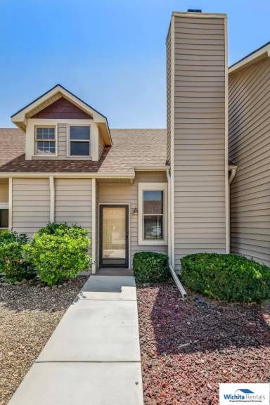 Main picture of 2405 S Capri Ln